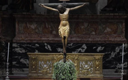 Nas sextas-feiras da Quaresma, a Via Sacra na Basílica de São Pedro