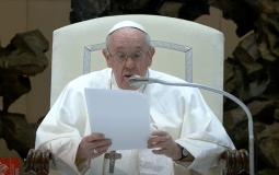 O Papa: a sabedoria da velhice ilumina a vida das crianças, dos jovens, dos adultos, de toda a comunidade