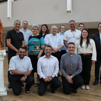 Equipe de animação do Sínodo 2023 no Brasil se encontra com o desafio de fazer a síntese das escutas diocesanas 