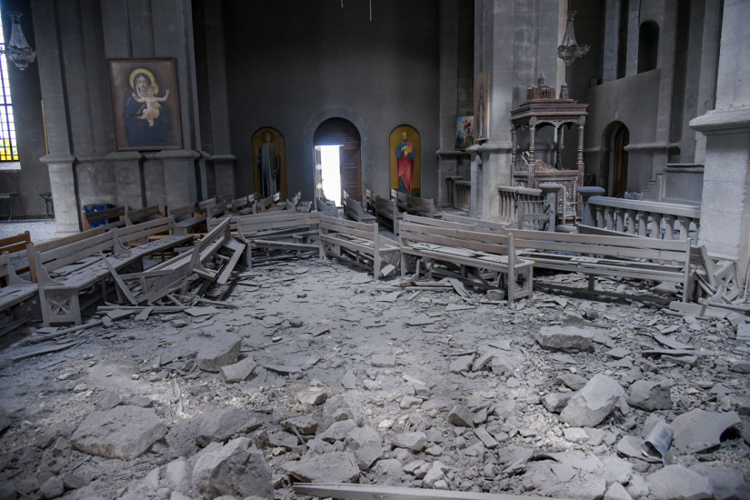 Catedral armênia severamente danificada em conflito com o Azerbaijão