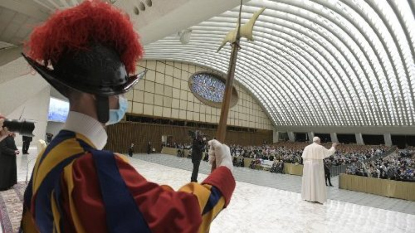 O Papa na Audiência Geral: quem reza não é um iludido