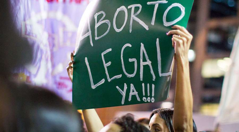 Aumentam críticas a presidente argentino por projeto de legalização do aborto