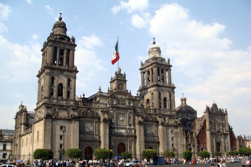 Feministas atacam catedrais no México alegando 