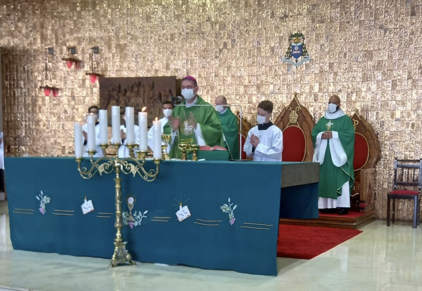 Dom Adelar preside a Santa Missa do quarto domingo na Catedral