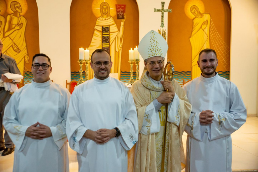 Seminaristas recebem de dom José Mário o Ministério do Acolitato 