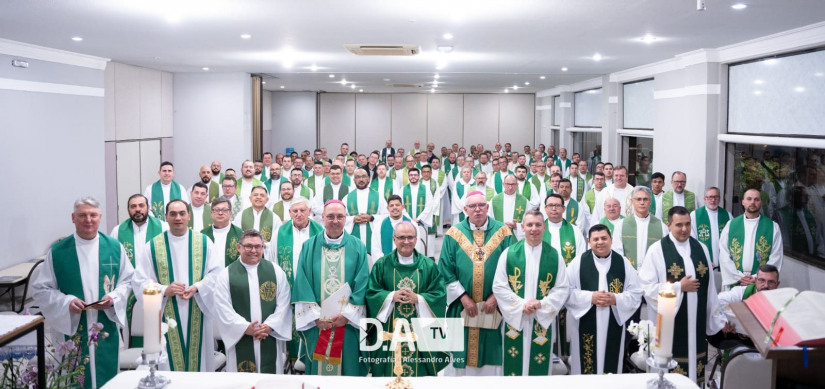 Encontro Regional de Presbíteros reuniu 140 padres de diversas dioceses do Paraná, sendo 05 de Cascavel